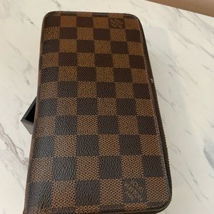 Louis Vuitton Damier Ebene timeless and iconic Zip Wallet